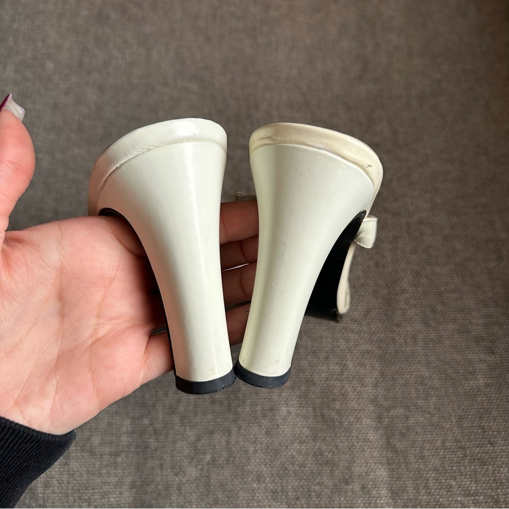 Vintage white Gucci horsebit heels - Picture 7 of 8